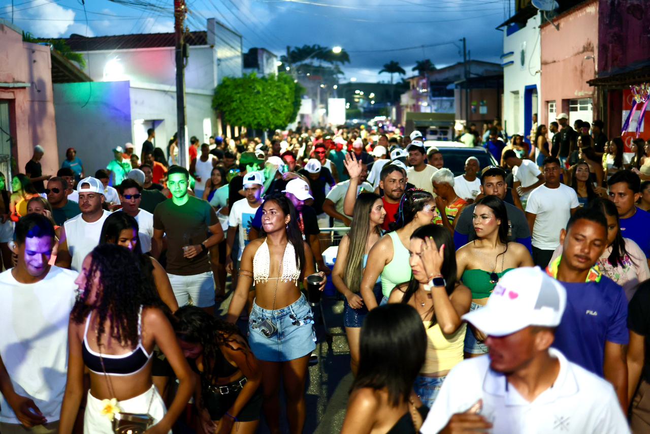 Primeiro dia do Carnatalaia 2026 reúne tradição, alegria e grande participação popular em Atalaia